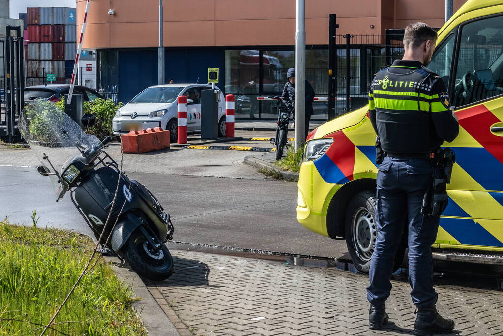 Scooterrijder aangereden door auto