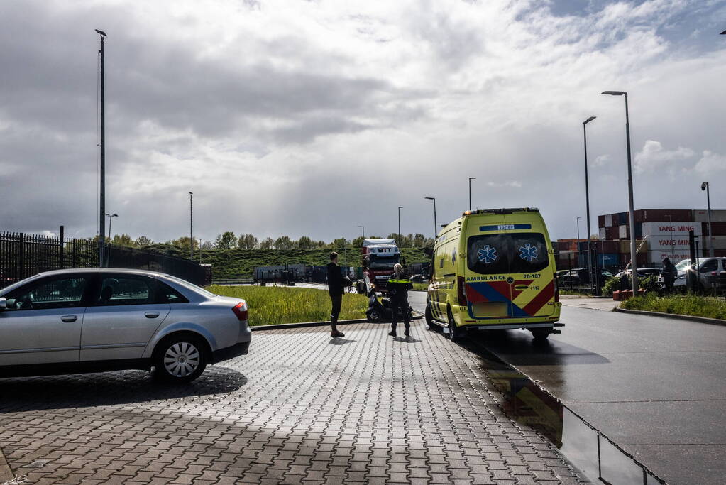 Scooterrijder aangereden door auto