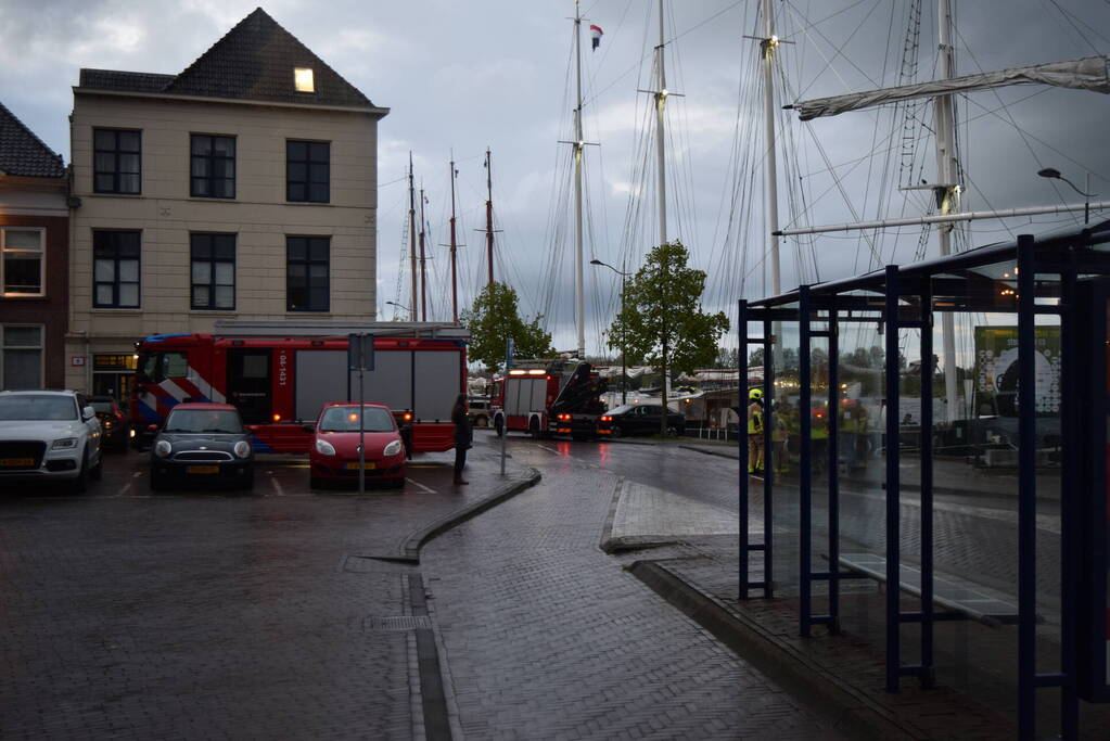 Persoon door hulpdiensten uit water gered