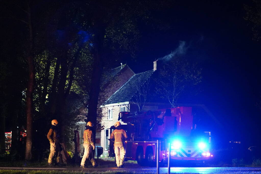 Veel rook bij schoorsteenbrand