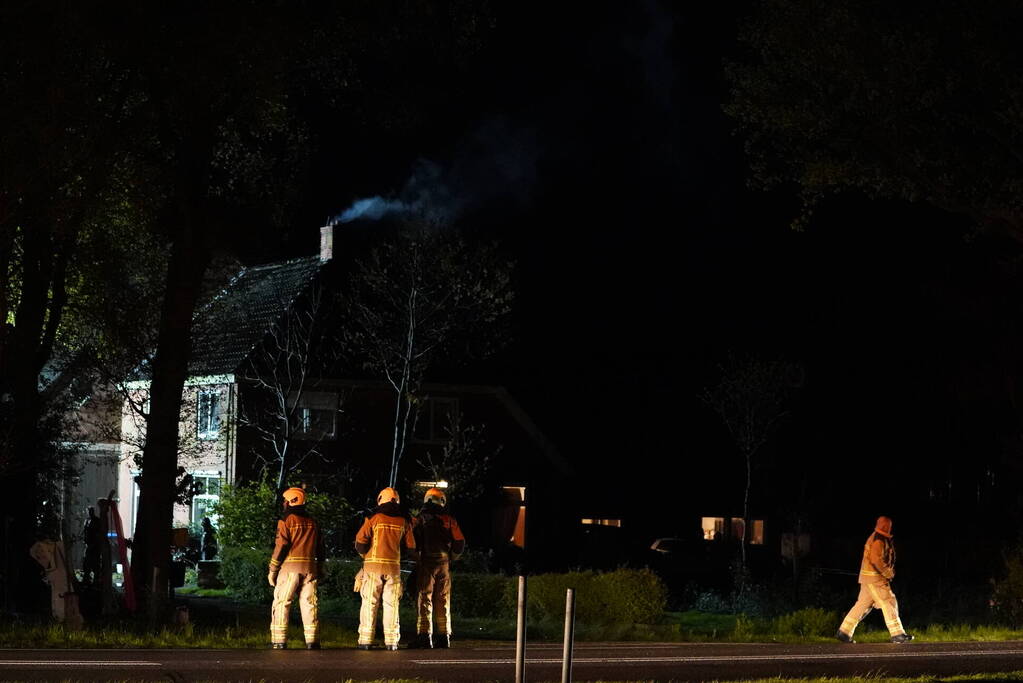 Veel rook bij schoorsteenbrand