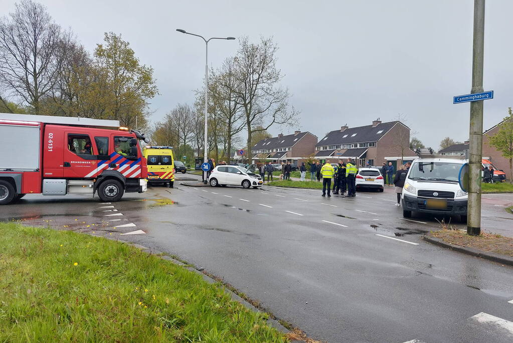 Voertuigen zwaar beschadigd na ongeval op kruising