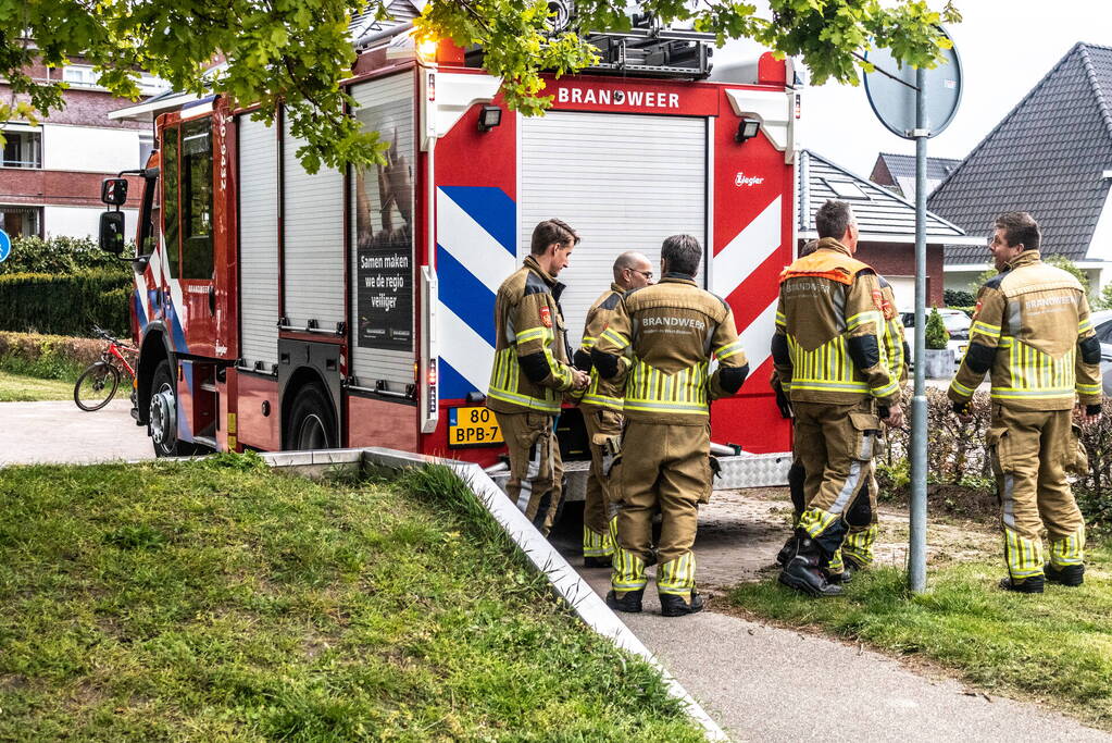 Brand in achtertuin snel onder controle door omstanders