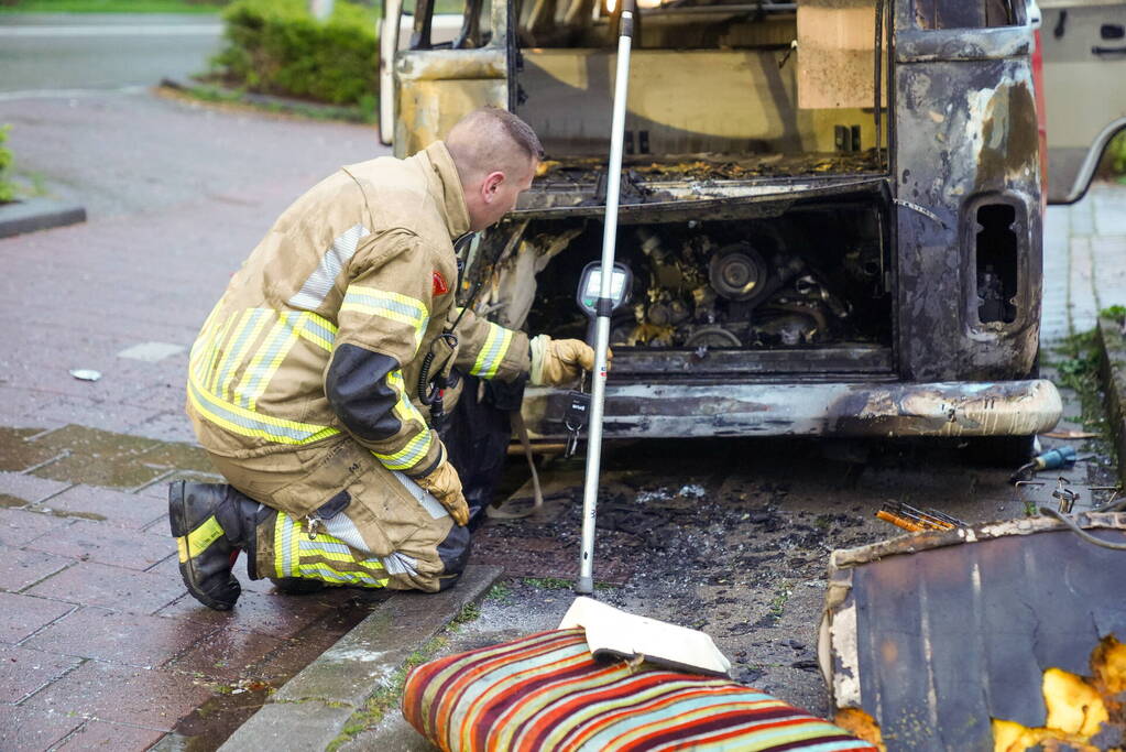 Camperbus zwaar beschadigd door brand