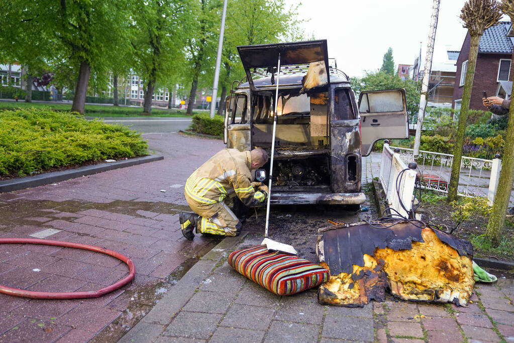 Camperbus zwaar beschadigd door brand