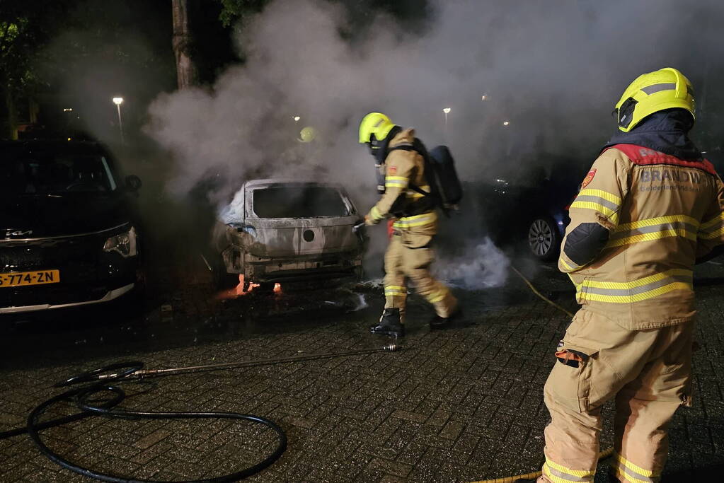 Auto volledig verwoest door brand