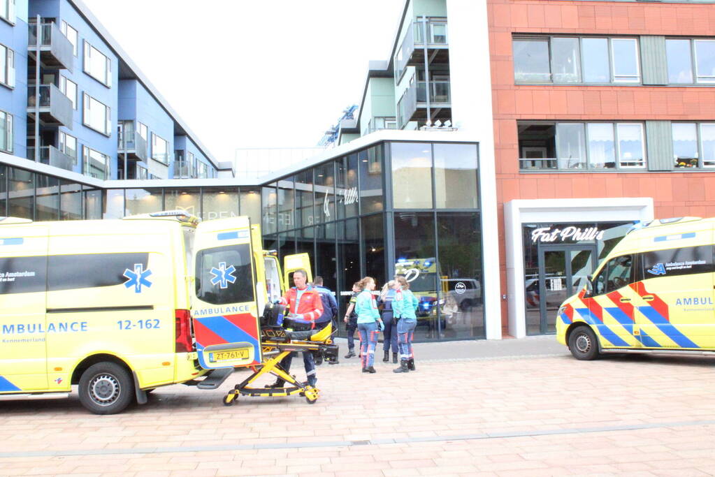 Zwaargewonde bij steekpartij in winkelcentrum Vier Meren