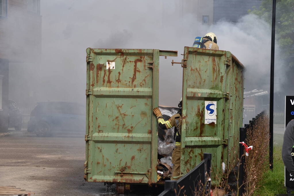 Veel rookontwikkeling bij brand in container