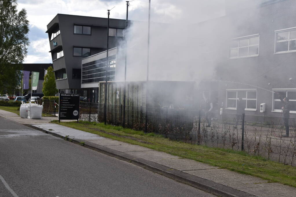 Veel rookontwikkeling bij brand in container