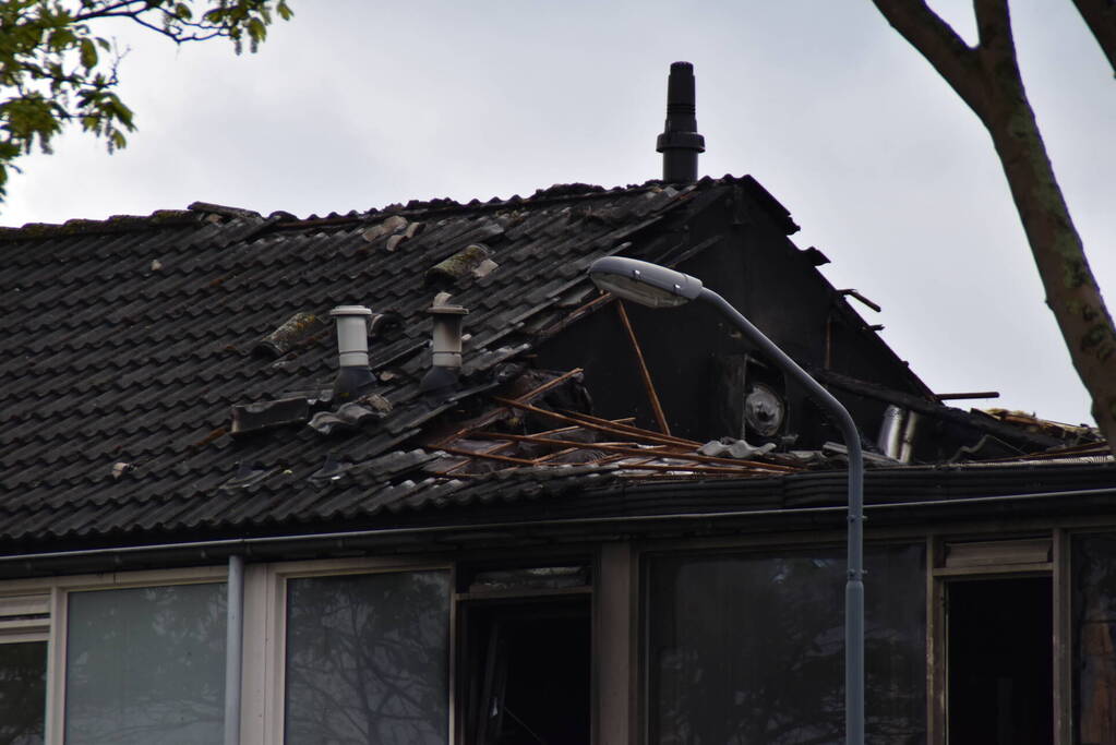 Woning verwoest door explosie en uitslaande brand