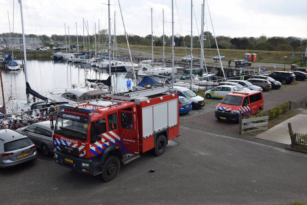 Rookontwikkeling op motorboot in jachthaven zorgt voor brandweerinzet