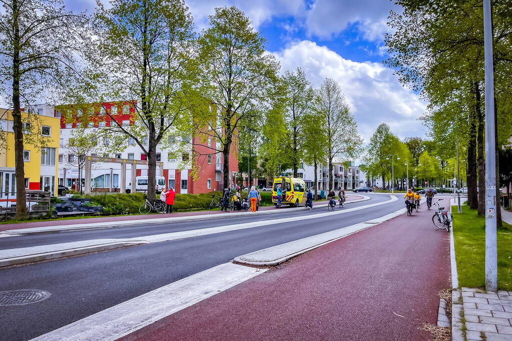 Fietsster komt lelijk ten val