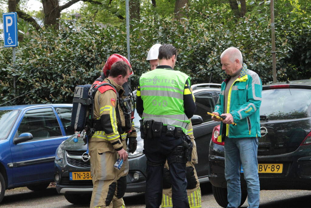 Hond gered door brandweer bij woningbrand