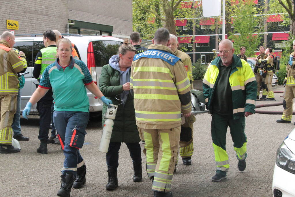 Hond gered door brandweer bij woningbrand