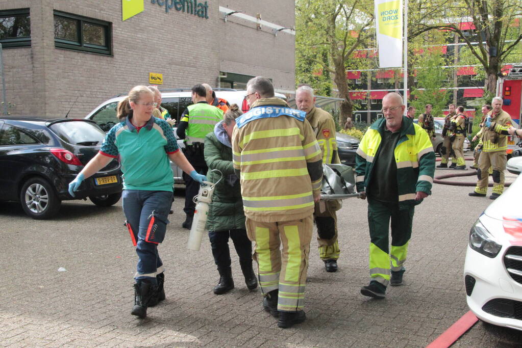 Hond gered door brandweer bij woningbrand