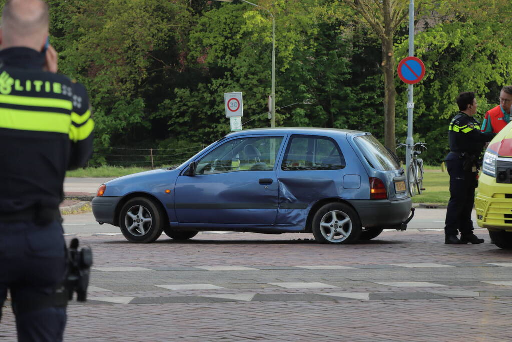 Flinke schade na botsing tussen auto's