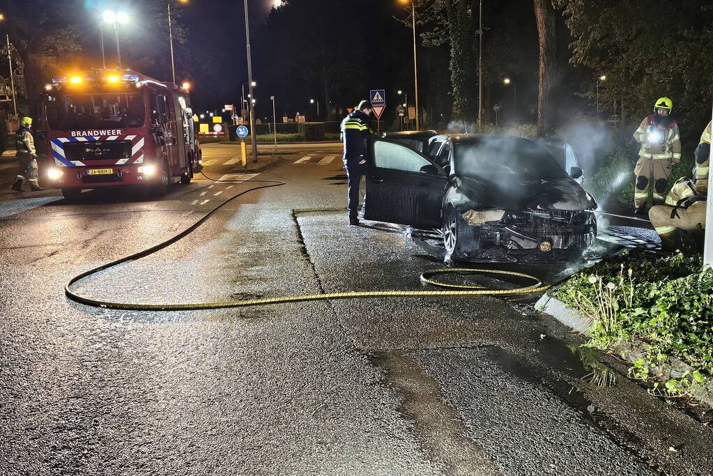 Wederom voertuig verwoest door brand