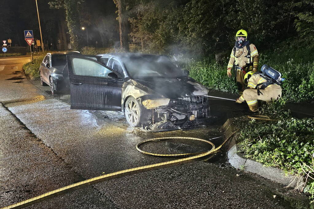 Wederom voertuig verwoest door brand