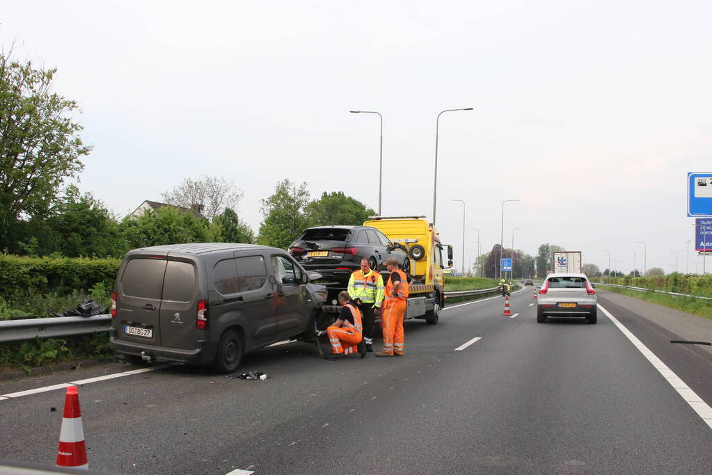 Flinke schade en vertragingen na kop-staartbotsing