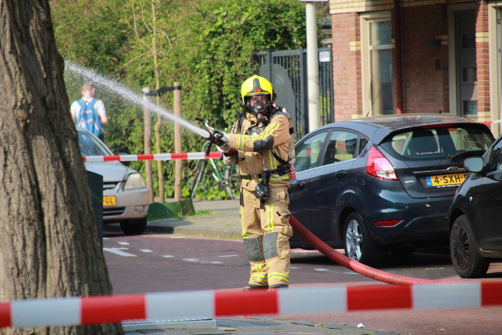 Vaten met onbekende stof gedumpt bij afvalcontainer