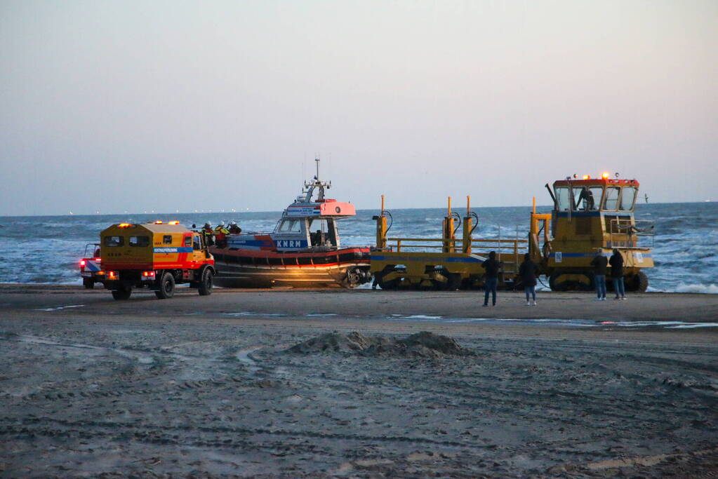 Hulpverlening opgestart voor kitesurfer in problemen
