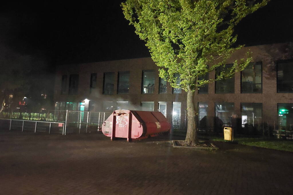 Flinke rookontwikkeling bij brand in container