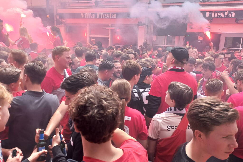 Feest op stratumseind na laatste fluitsignaal Psv landskampioen van nederland