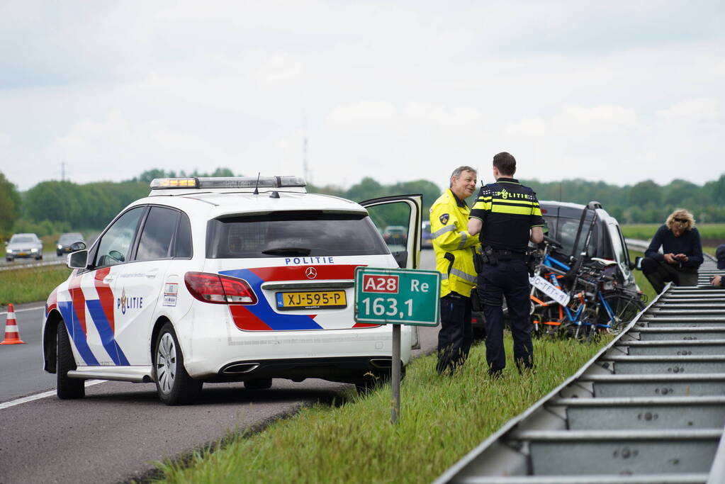 Auto's botsen op elkaar op A28