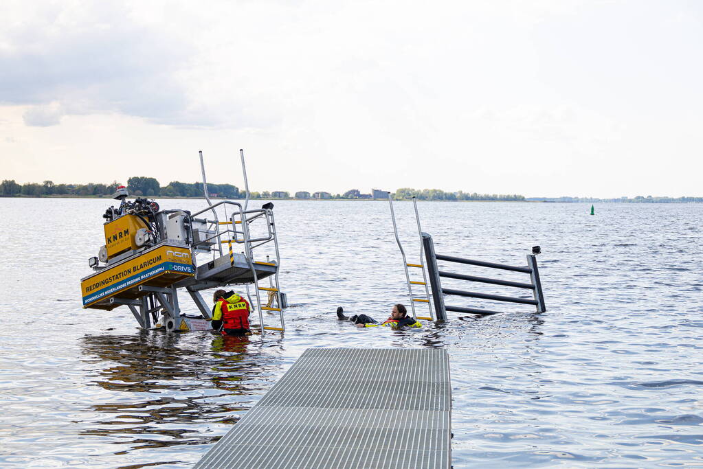 Bootwagen KNRM bijna kopje onder