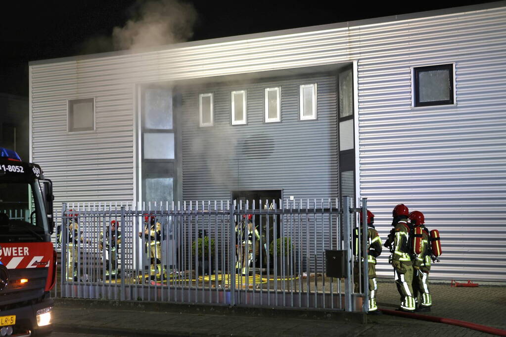 Grote brand in bedrijfsgebouw