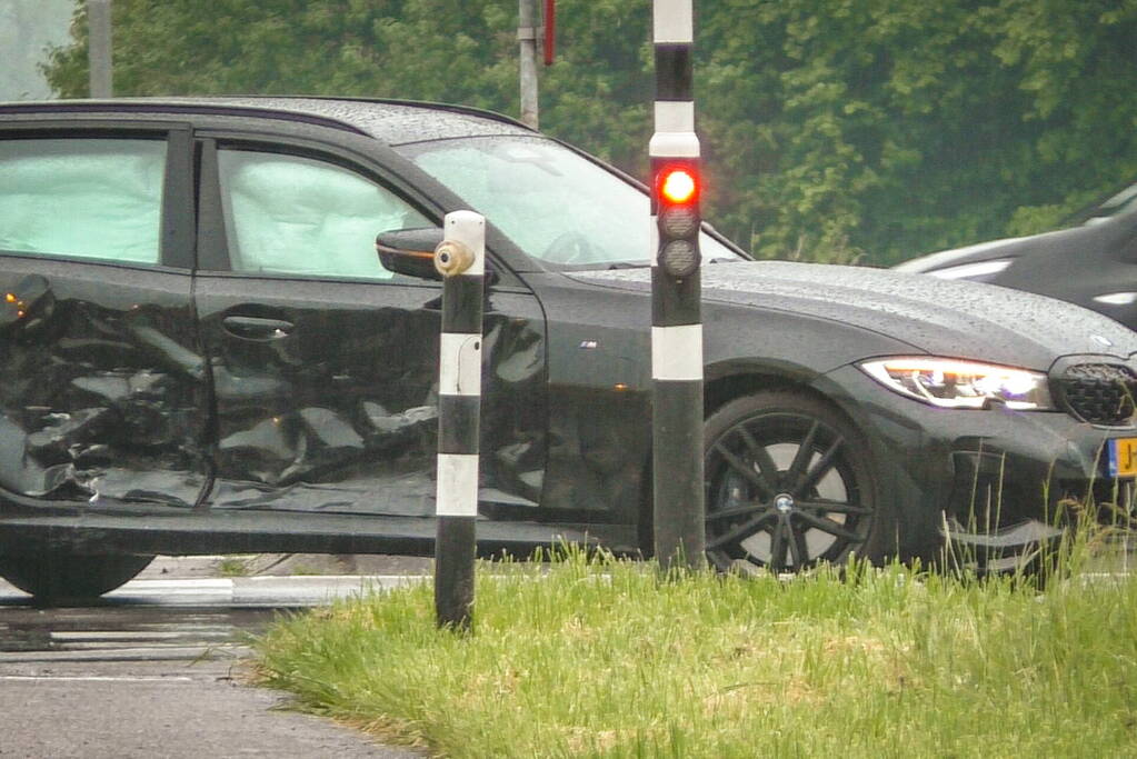 Flinke schade bij ongeval op kruising