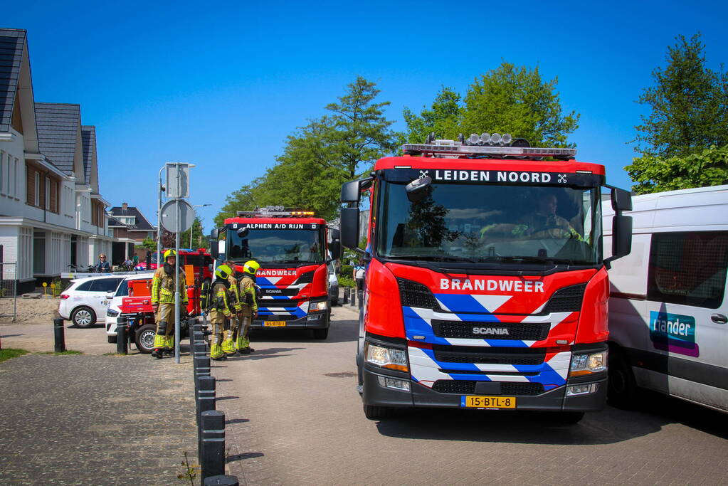 Ravage nadat bakwagen zich klemrijdt onder viaduct