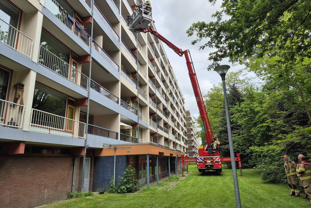 Brandweer in actie om woningbrand te voorkomen