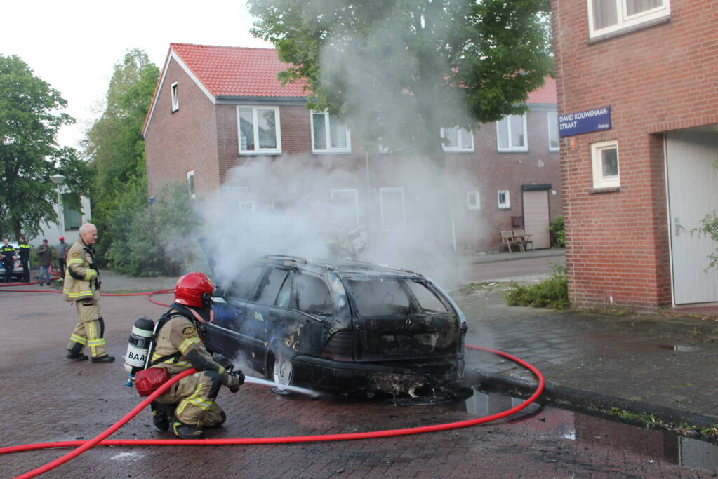Personenauto gaat in vlammen op