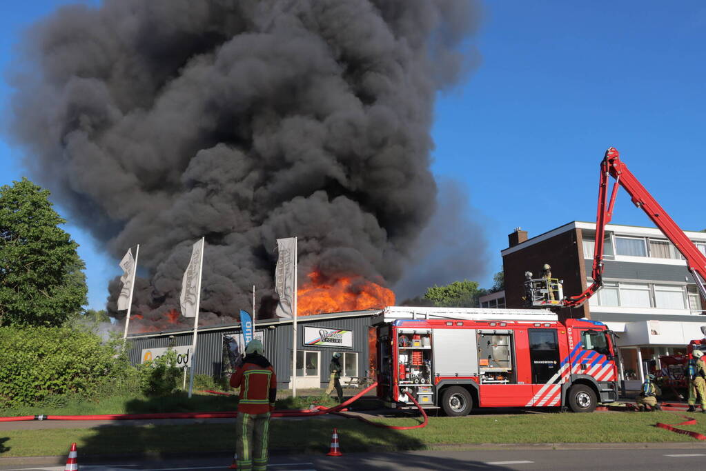 Grote brand in fietsenwinkel