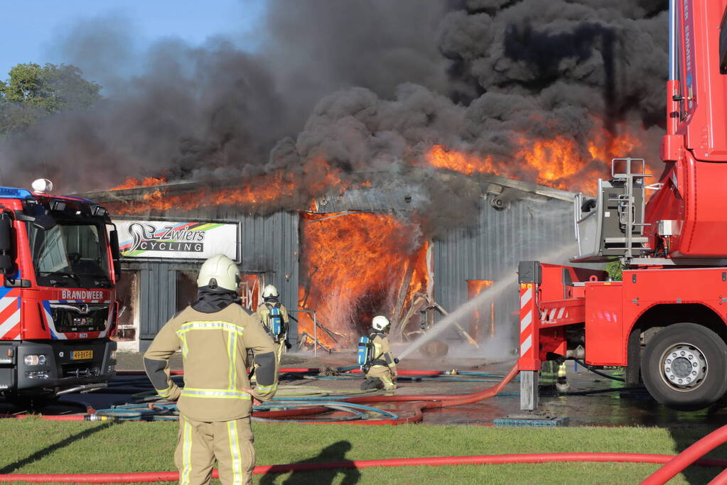 Grote brand in fietsenwinkel