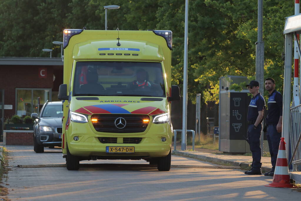 Politie onderzoekt mogelijk steekincident in AZC