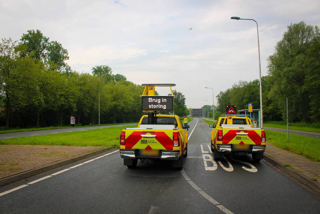 Enorme omleiding door brug in storing