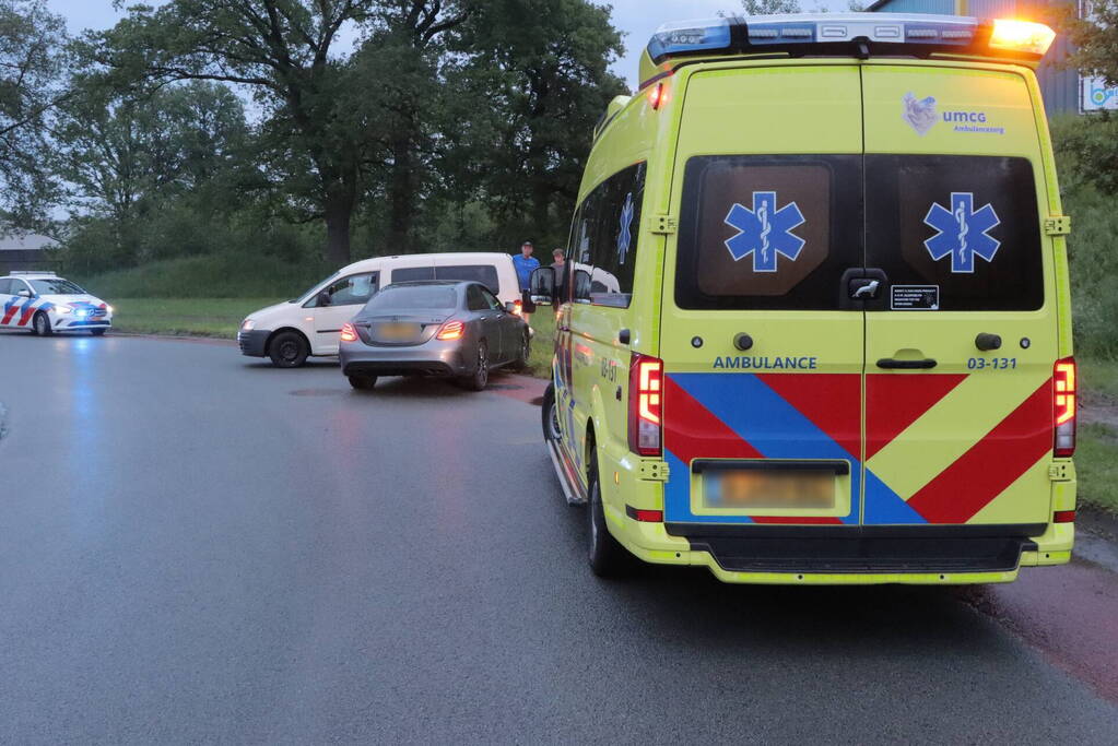 Schade na botsing tussen twee voertuigen