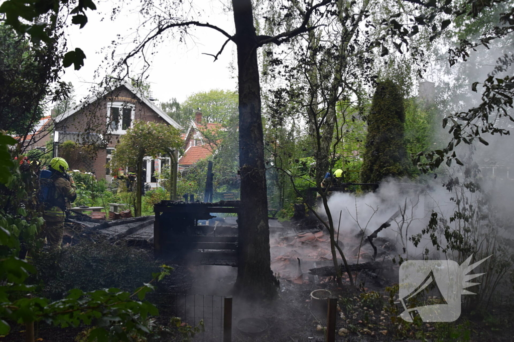 Felle brand verwoest schuur bij woning