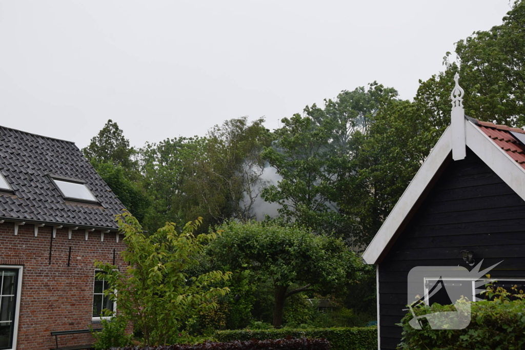 Felle brand verwoest schuur bij woning