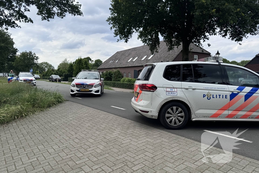 Bestuurder op slag dood na crash tegen boom