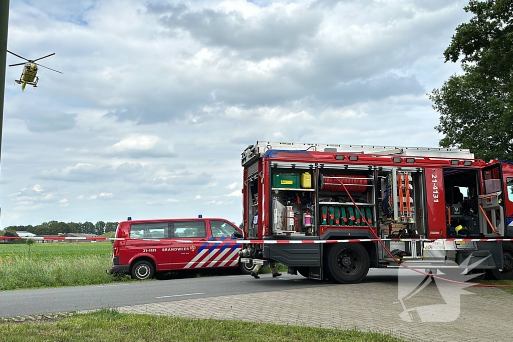 Bestuurder op slag dood na crash tegen boom