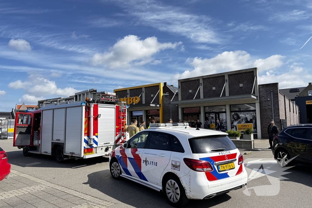 Brand in autodeur snel geblust