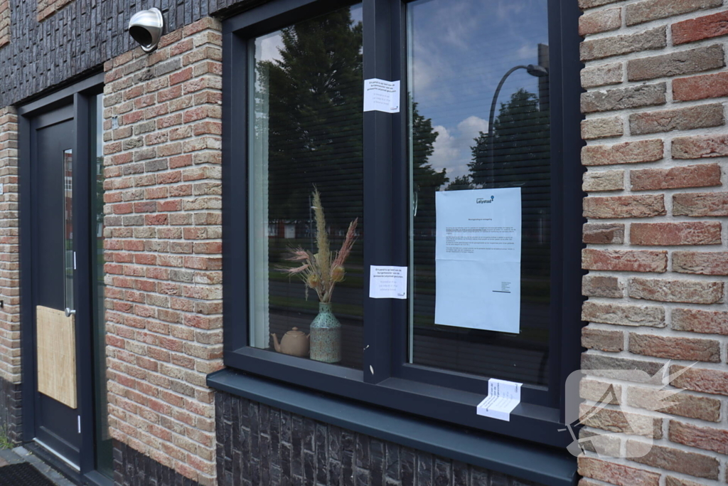 Woning beschadigd na explosie, politie verzegelt pand