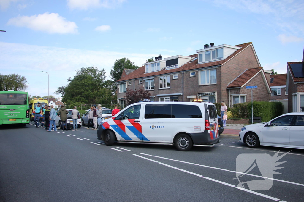 Scooterrijder botst achterop auto