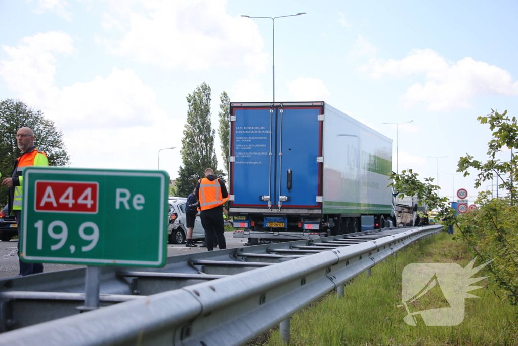 Auto belandt op kop na ongeval snelweg