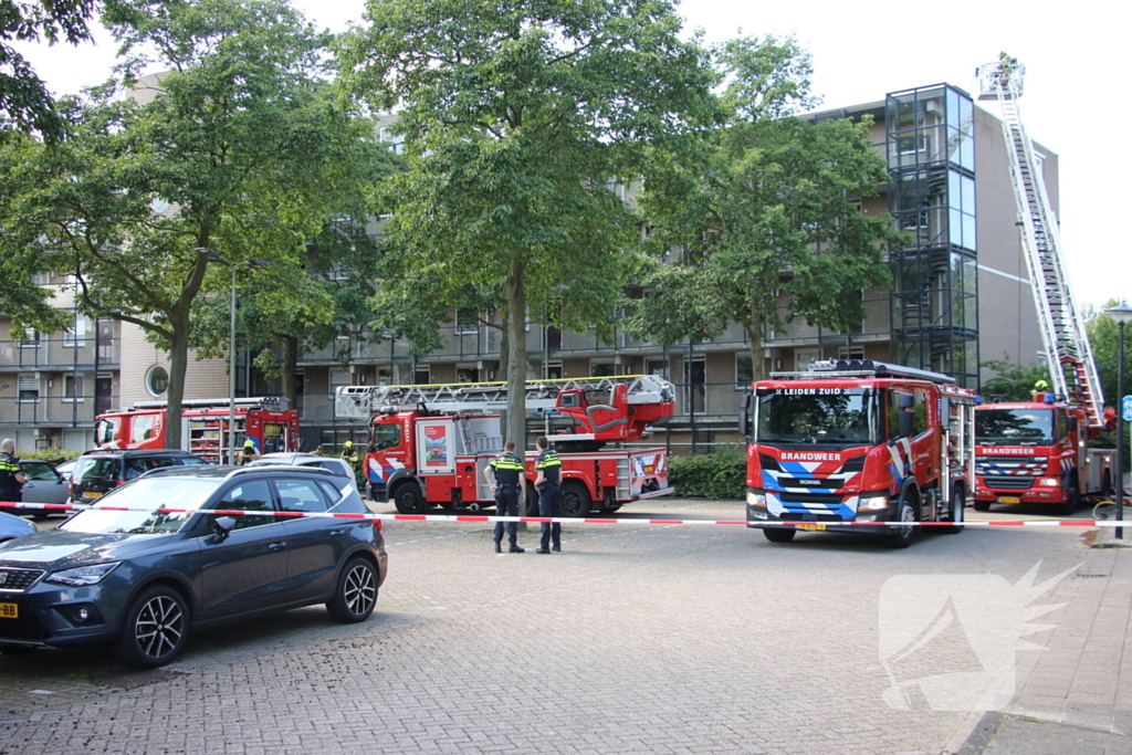 Brand op vijfde verdieping, veel hulpdiensten aanwezig