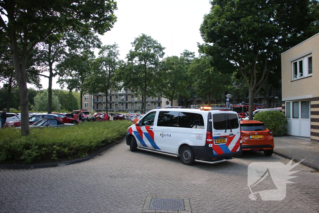 Brand op vijfde verdieping, veel hulpdiensten aanwezig