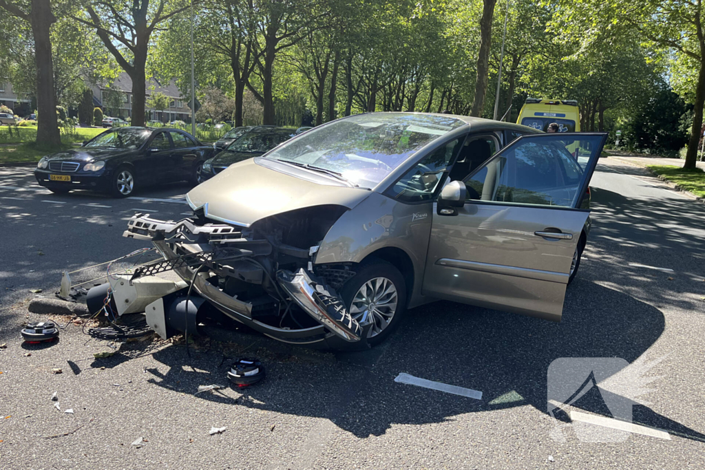 Forse schade bij aanrijding tussen twee auto's